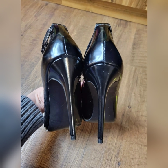 Enzo Angiolini cross strap pointy toe pumps - Picture 7 of 9